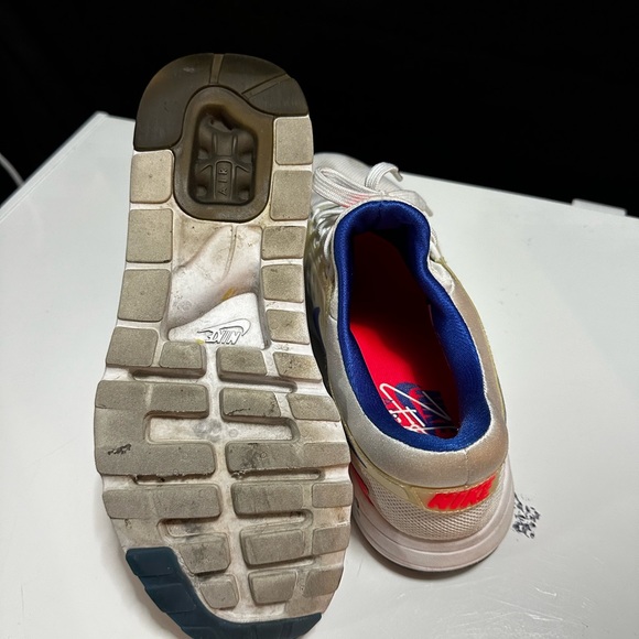 Nike sneakers - Picture 2 of 3